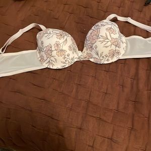 Adrienne Vittadini 38C bra. No push up. Never worn
